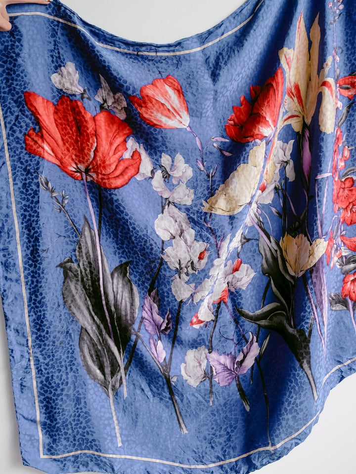 Vintage Scarf / Single Flowers