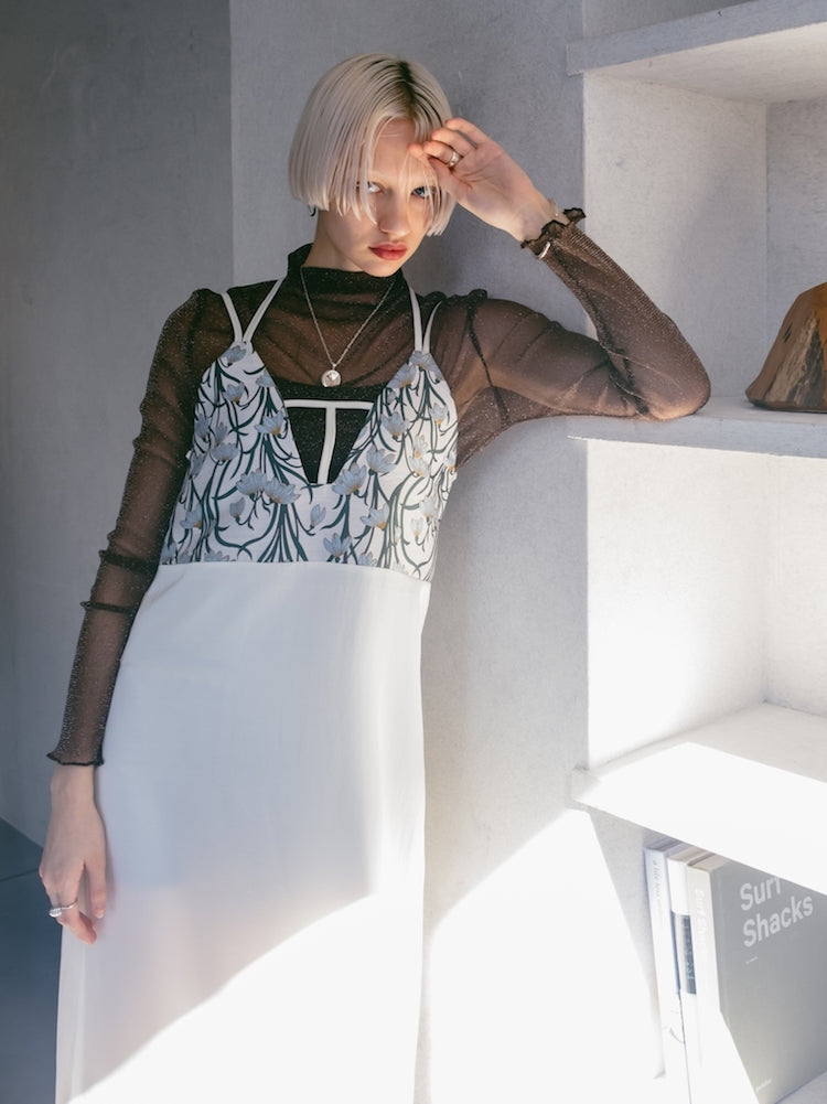 【シンプルエレガンス】TOTEME Tストラップサテンドレス T-strap crepe-back satin dress lead – TOTEME
